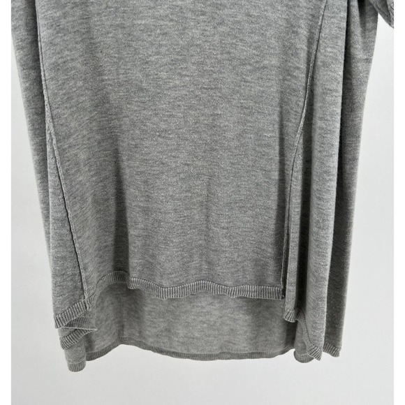 ANTHROPOLOGIE Knit Top W/Beaded Neckline Light Gray Short Sleeve Size M - Picture 7 of 12